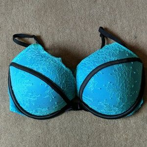 Victoria's Secret Bombshell Plunge